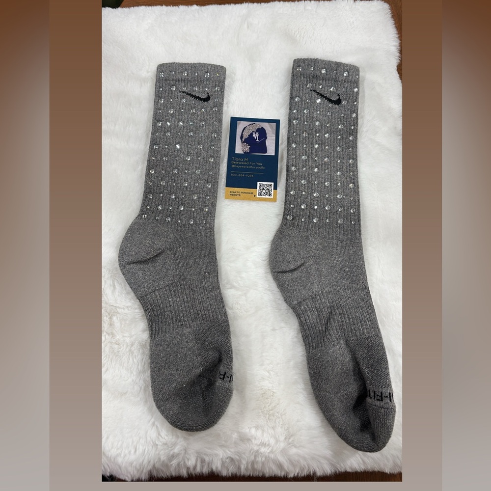 Nike Gray Athletic Crew Socks with Reinforced Heel